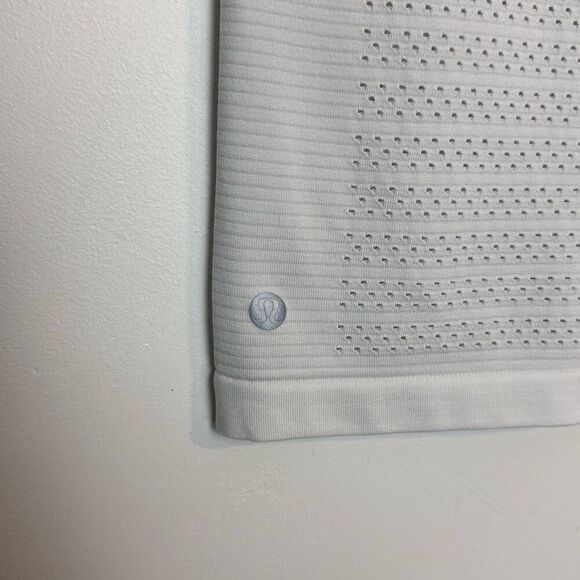 Lululemon Swiftly Breathe Perforated Short Sleeve Crew Neck Tee White 4 - Picture 5 of 6